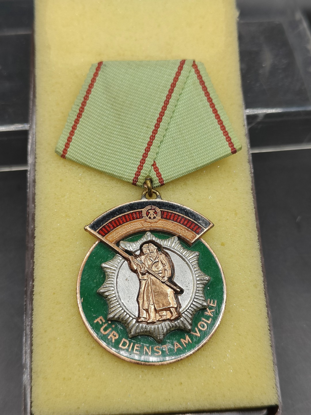 全场0元起拍 第43期 咸鱼国勋章拍卖专场 4月2日（周日）下午6：00开始 东德警察荣誉奖章