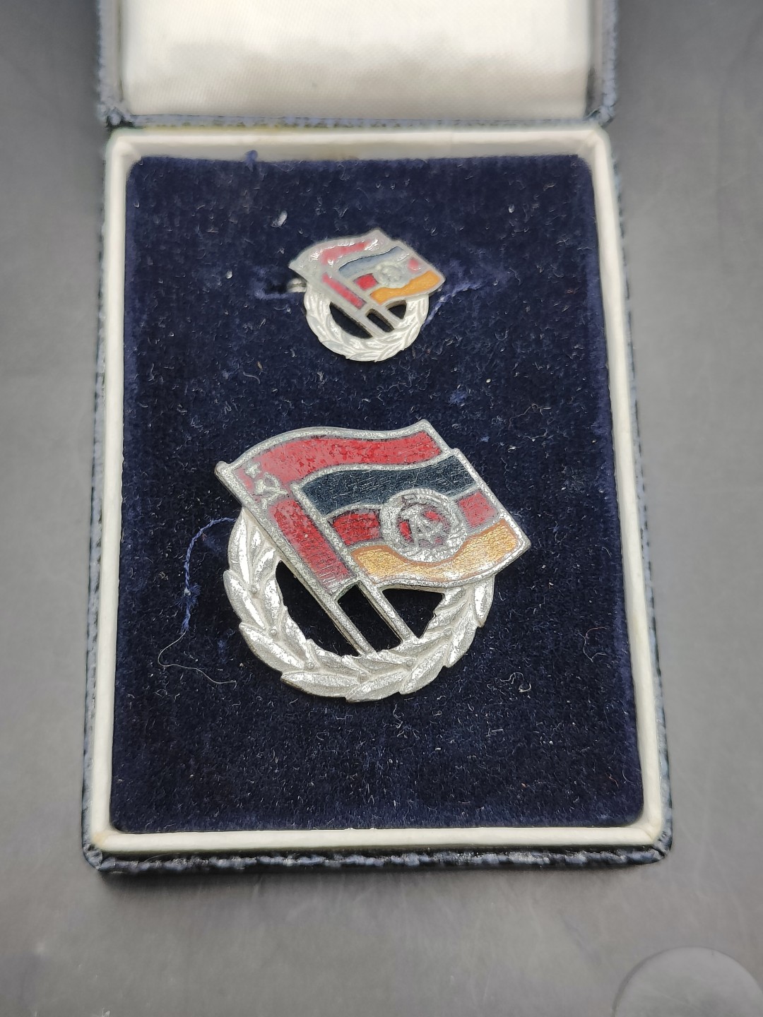 全场0元起拍 第43期 咸鱼国勋章拍卖专场 4月2日（周日）下午6：00开始 苏德友谊章 带盒一套 早期珐琅