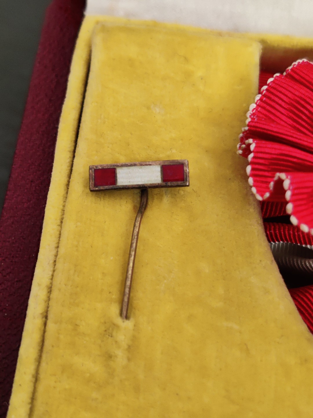 全场0元起拍 第43期 咸鱼国勋章拍卖专场 4月2日（周日）下午6：00开始 国军 二等大绶云麾勋章 原盒纯银珐琅 中央印制厂造