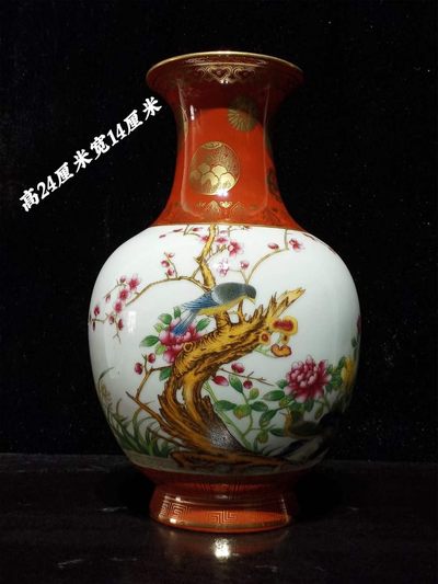 大清 乾隆粉彩花鸟描金赏瓶，釉面肥润，发色纯正，磨损自然，成色如图。 - 大清 乾隆粉彩花鸟描金赏瓶，釉面肥润，发色纯正，磨损自然，成色如图。
