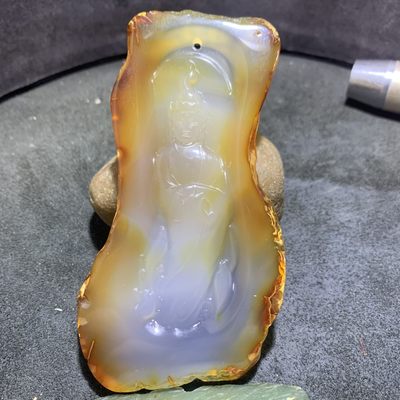重器天然马达加斯加原皮玛瑙雕刻站观音牌子一块 - 重器天然马达加斯加原皮玛瑙雕刻站观音牌子一块