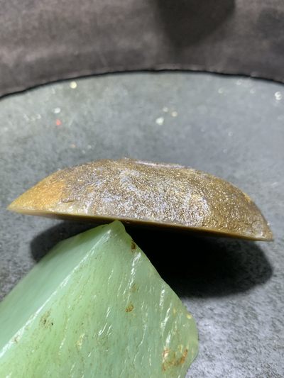 精美原皮高玉化冻料蒙料战国红玛瑙手工影雕工艺太极阴阳鱼把件一个， 精美原皮高玉化冻料蒙料战国红玛瑙手工影雕工艺太极阴阳鱼把件一个，