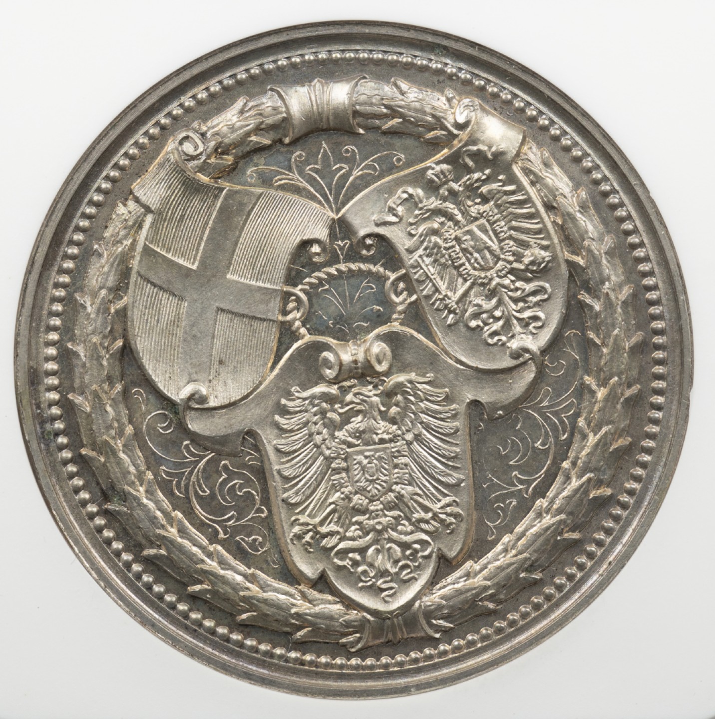 万国钱币拍卖第005期 1888年德意志、奥匈帝国和意大利联盟的三方恢复联盟国纪念镀银大铜章，高浮雕及其精美，稀少的三皇头