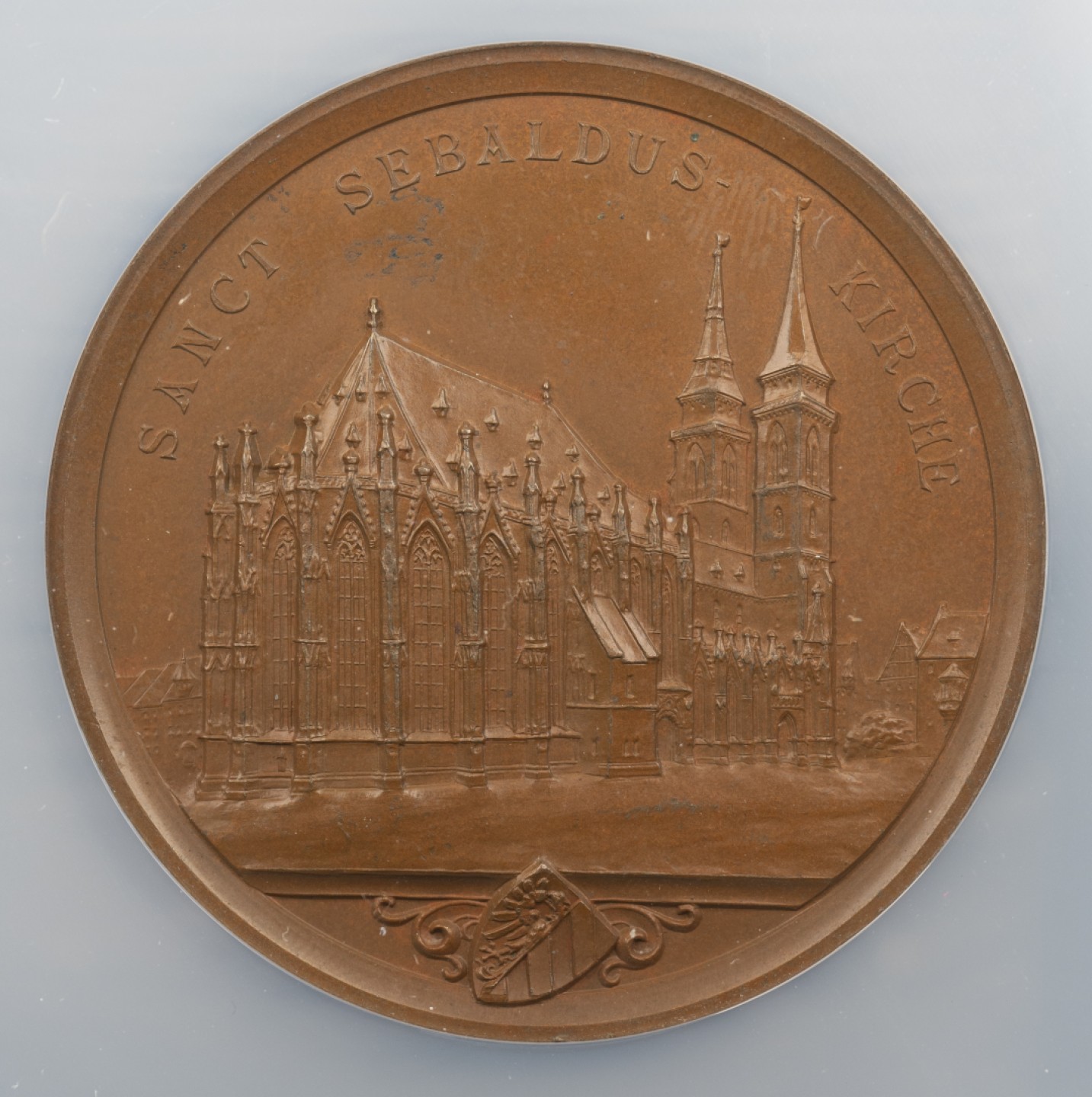 万国钱币拍卖第005期 19世纪德国纽伦堡北卡罗来纳大学圣塞瓦尔德教堂纪念大铜章，51MM，大盒装