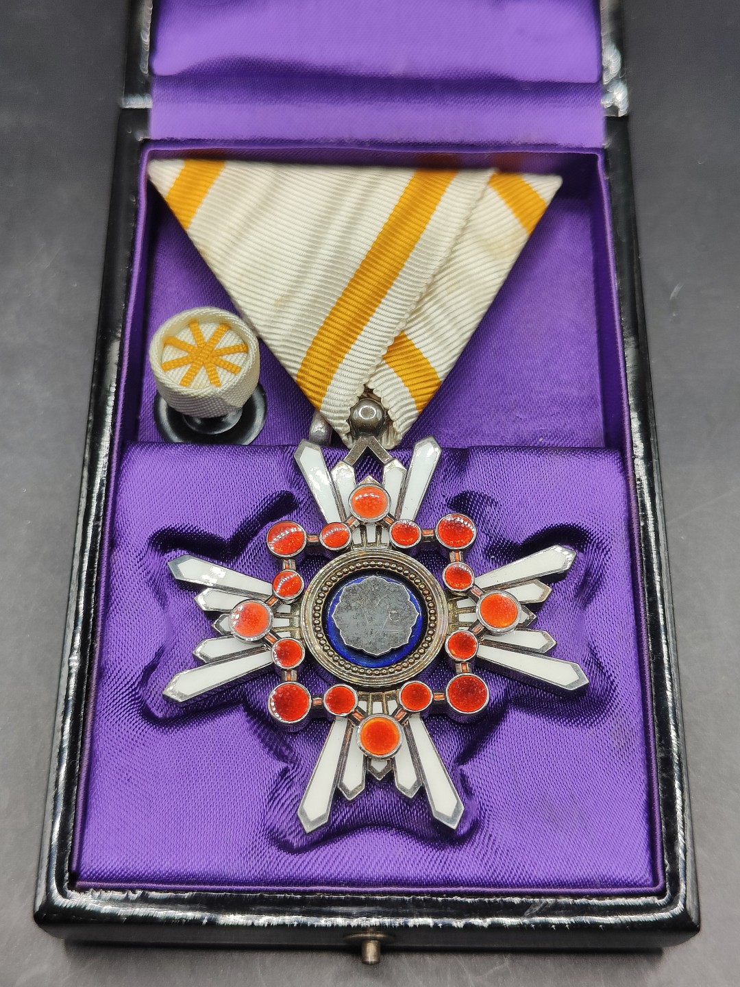 全场0元起拍 第43期 咸鱼国勋章拍卖专场 4月2日（周日）下午6：00开始 日本二战时期 五等瑞宝章 银制带盒略 美品