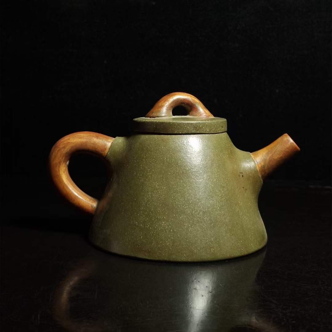 苏兰珍紫砂壶一把，多孔出水