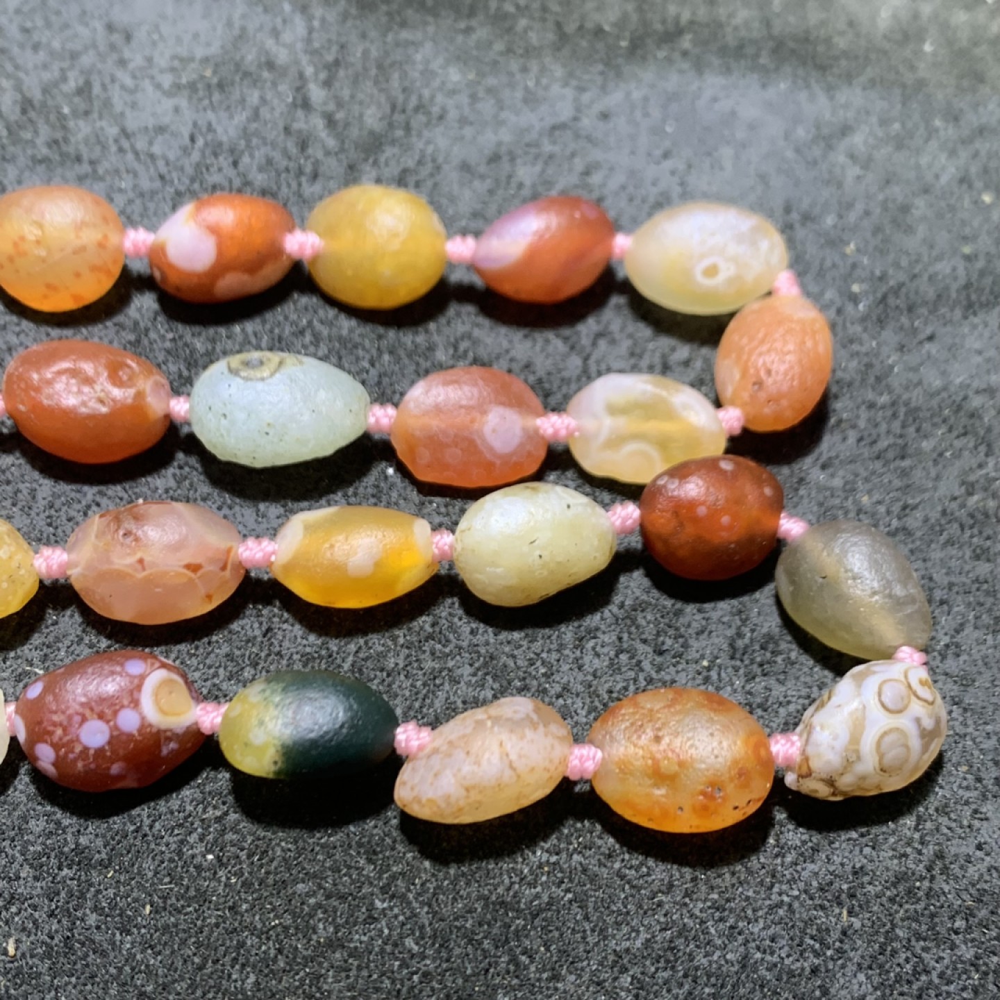 精美阿拉善高圆度彩眼玛瑙编织项链一条，