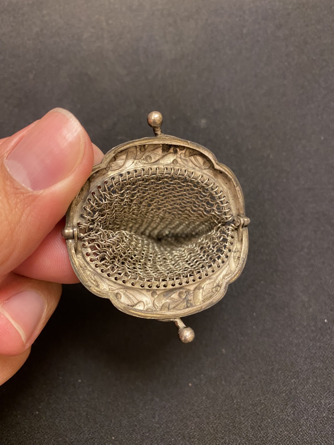 万国钱币拍卖第005期 20世纪初欧洲精工银零钱袋，锁子甲工艺做工精美，23G，可正常使用。