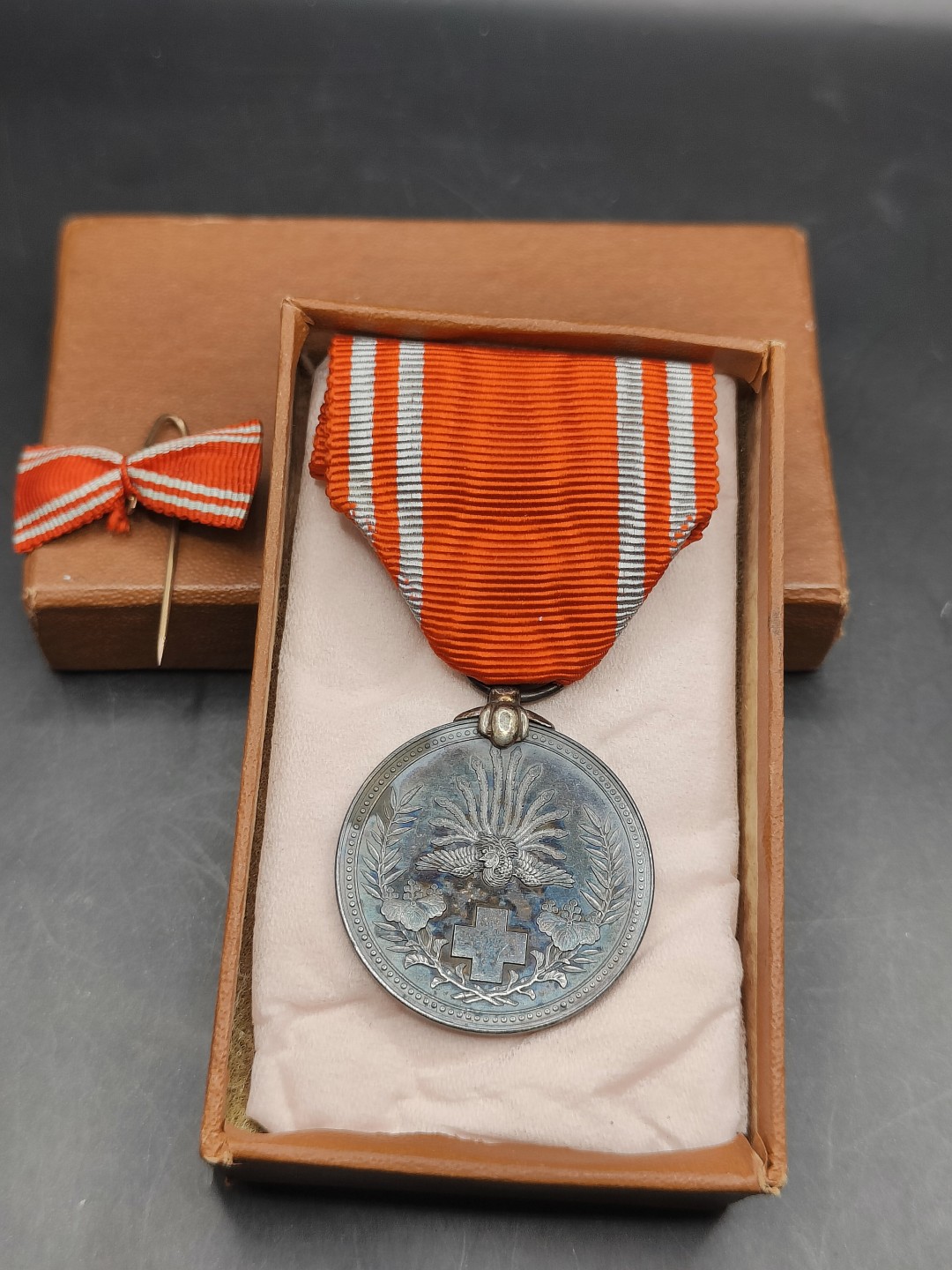 全场0元起拍 第43期 咸鱼国勋章拍卖专场 4月2日（周日）下午6：00开始 赤十字社员章 银制带盒略