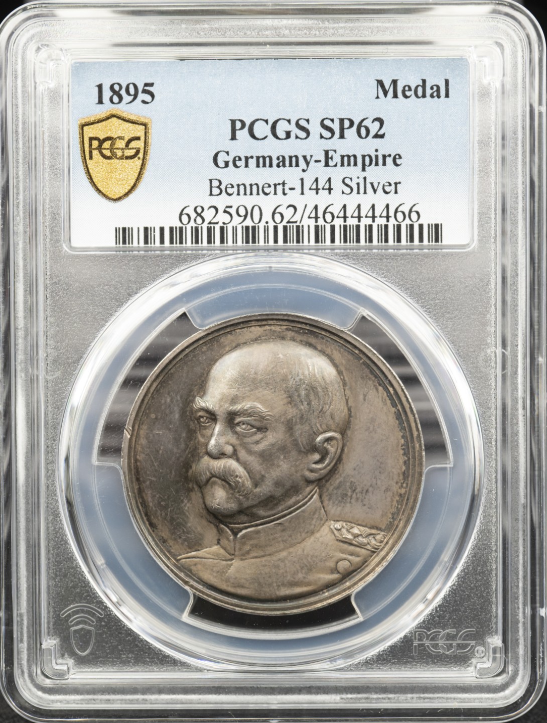 万国钱币拍卖第005期 1895年德国俾斯麦80大寿纪念银章，通体五彩，最为经典的一款设计