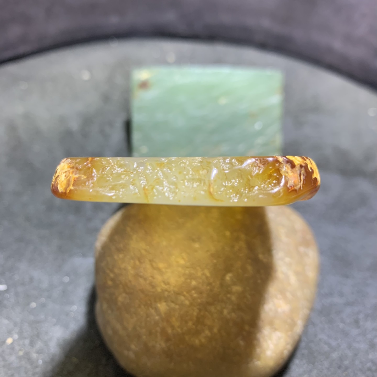 重器天然马达加斯加原皮玛瑙雕刻站观音牌子一块