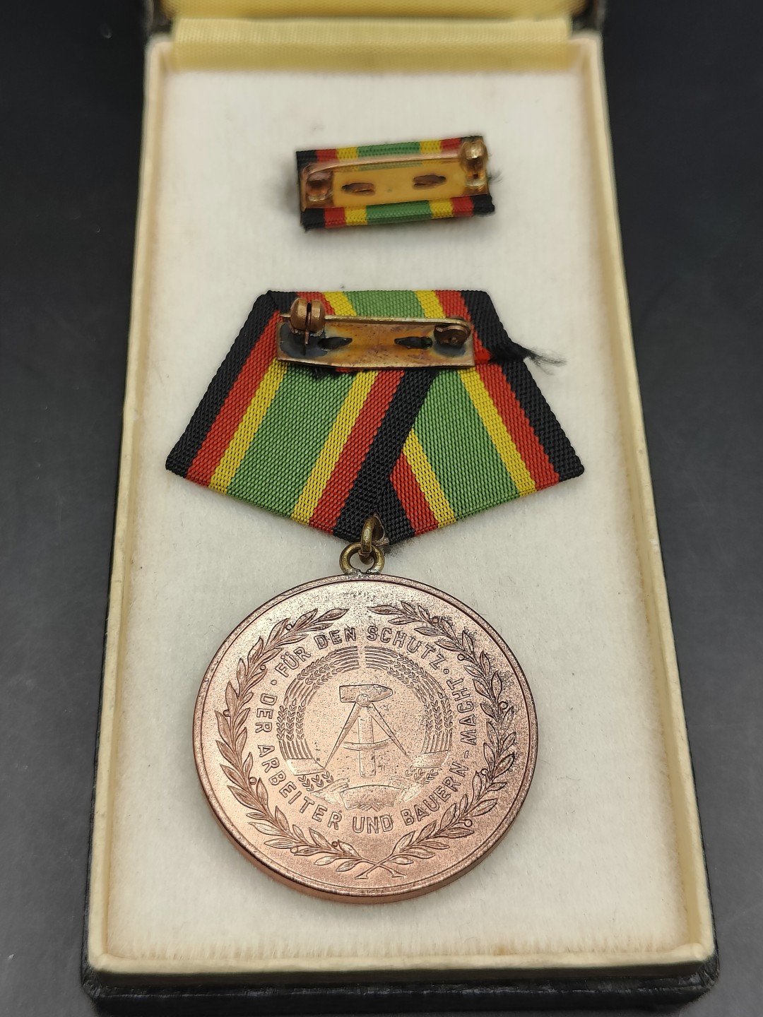 全场0元起拍 第43期 咸鱼国勋章拍卖专场 4月2日（周日）下午6：00开始 东德早期5年服役章 纸皮盒