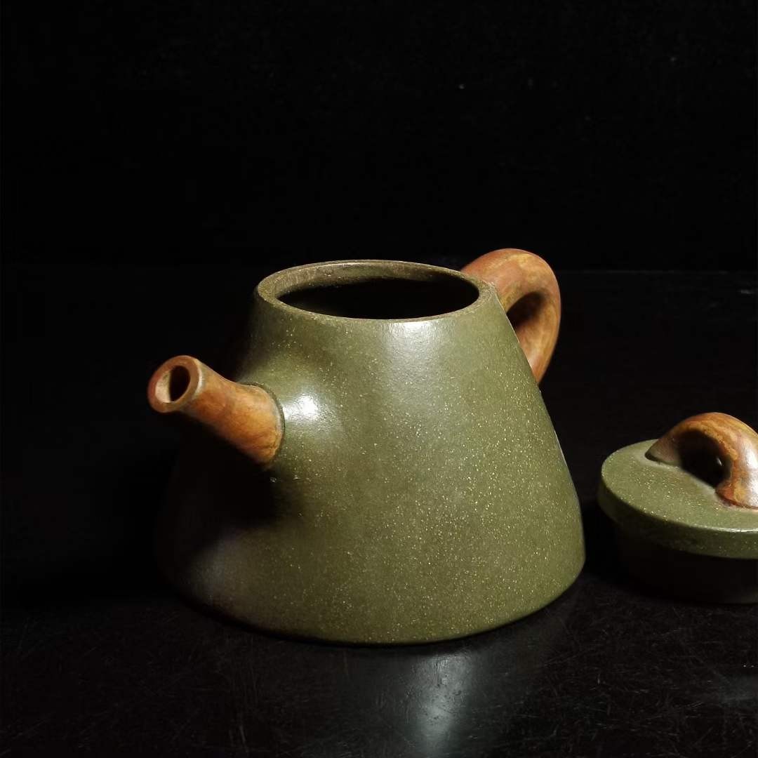 苏兰珍紫砂壶一把，多孔出水