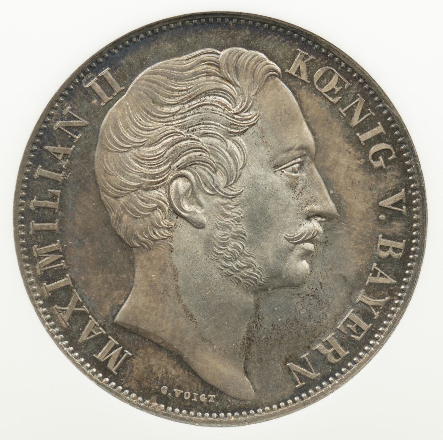 万国钱币拍卖第005期 1855德国巴伐利亚圣母抱婴2盾银币，为了纪念位于慕尼黑的圣母抱婴柱修复完成而发行，真正的原味五彩，所见最美一枚，外拍热门品种，63分ha成交价930美金。