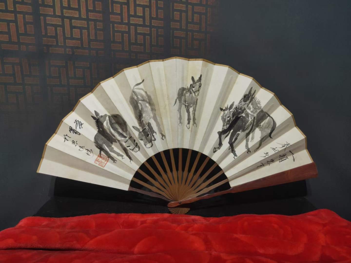 黄胄动物扇子8个，双面工，画工精湛，实物拍摄