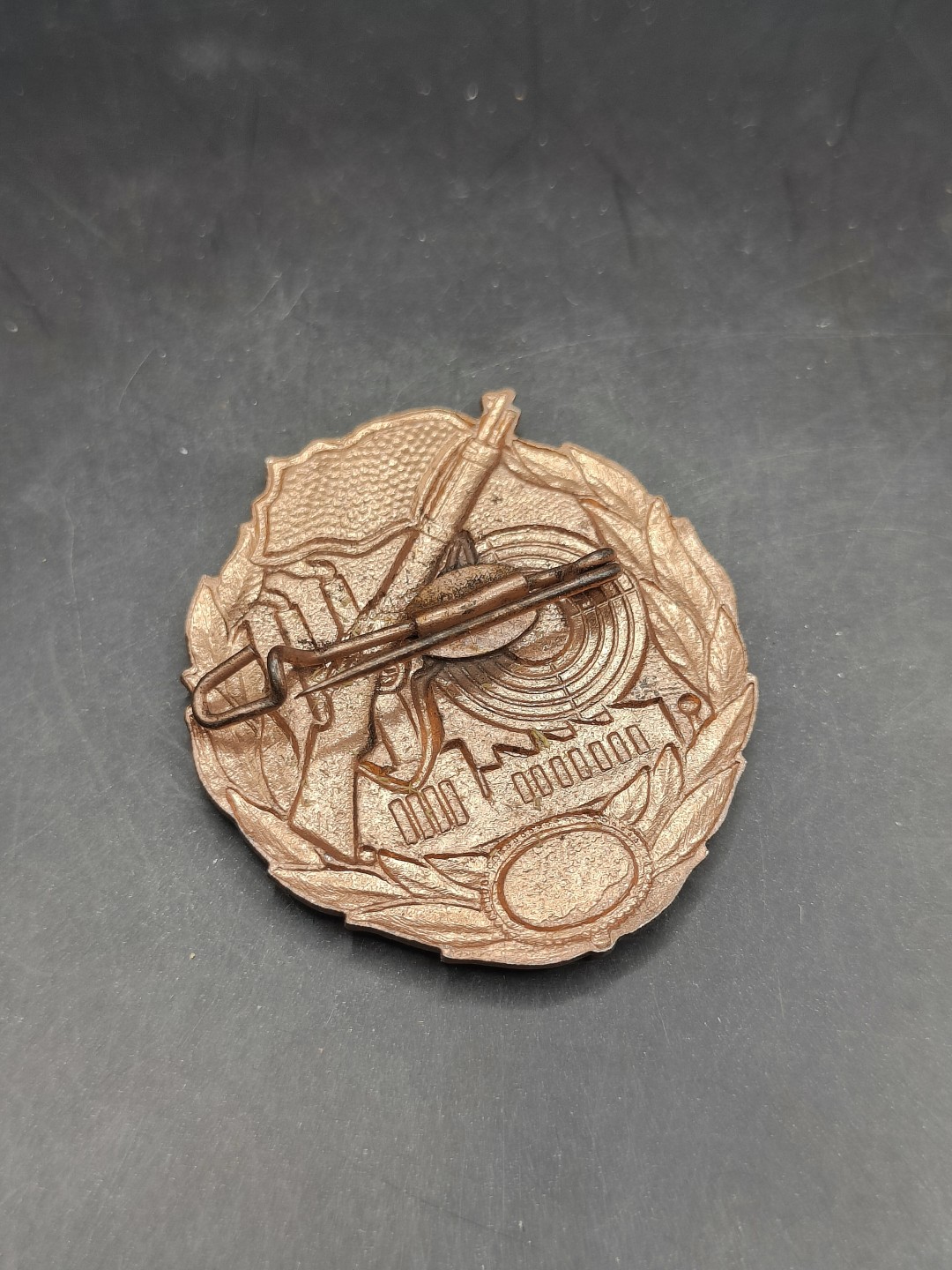 全场0元起拍 第43期 咸鱼国勋章拍卖专场 4月2日（周日）下午6：00开始 东德工战队铜级射击技能章