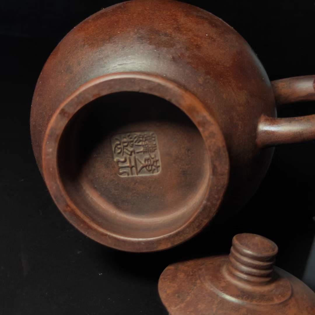 黄玉麟紫砂壶一把，单孔