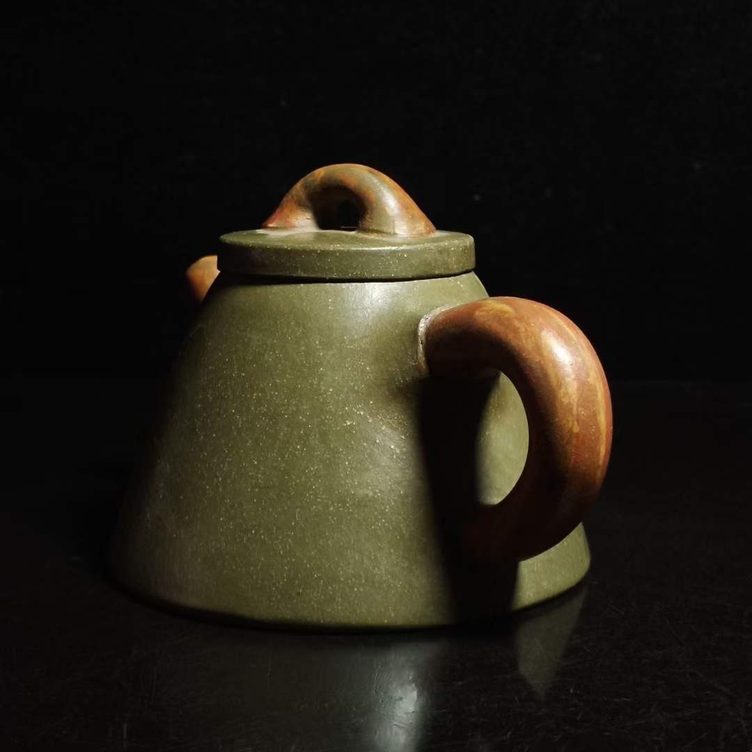 苏兰珍紫砂壶一把，多孔出水