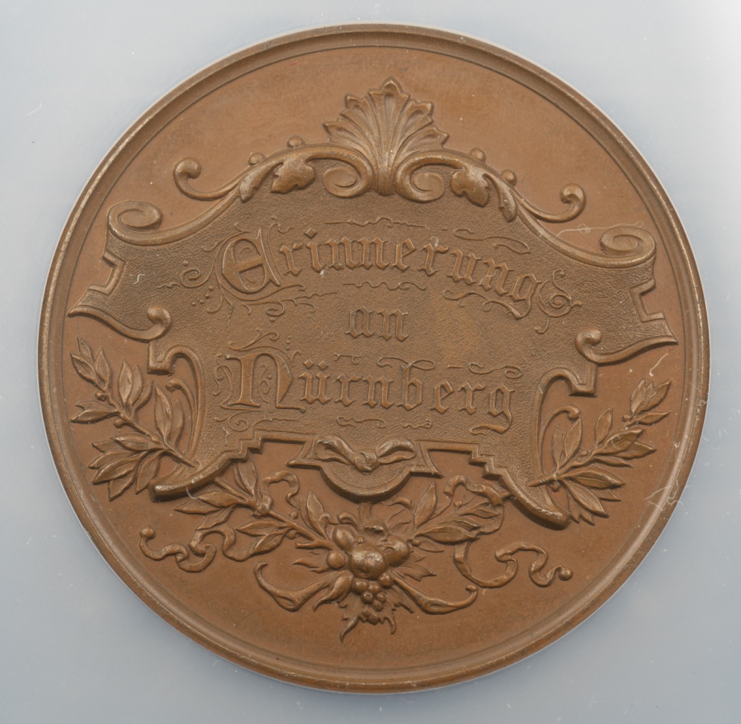 万国钱币拍卖第005期 19世纪德国纽伦堡北卡罗来纳大学教堂纪念大铜章，51MM，大盒装