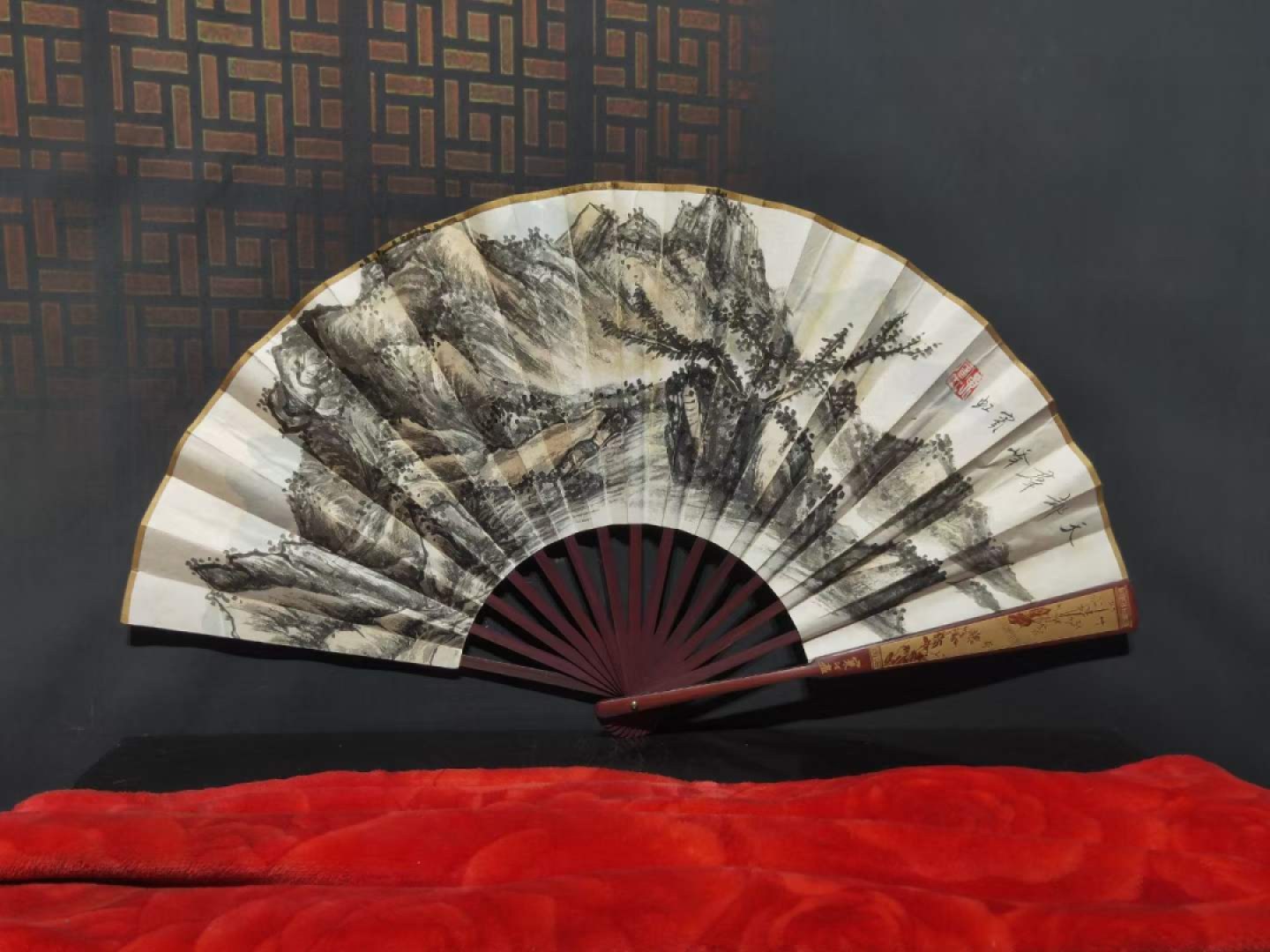 黄宾虹山水扇子8个，双面工，画工精湛，实物拍摄