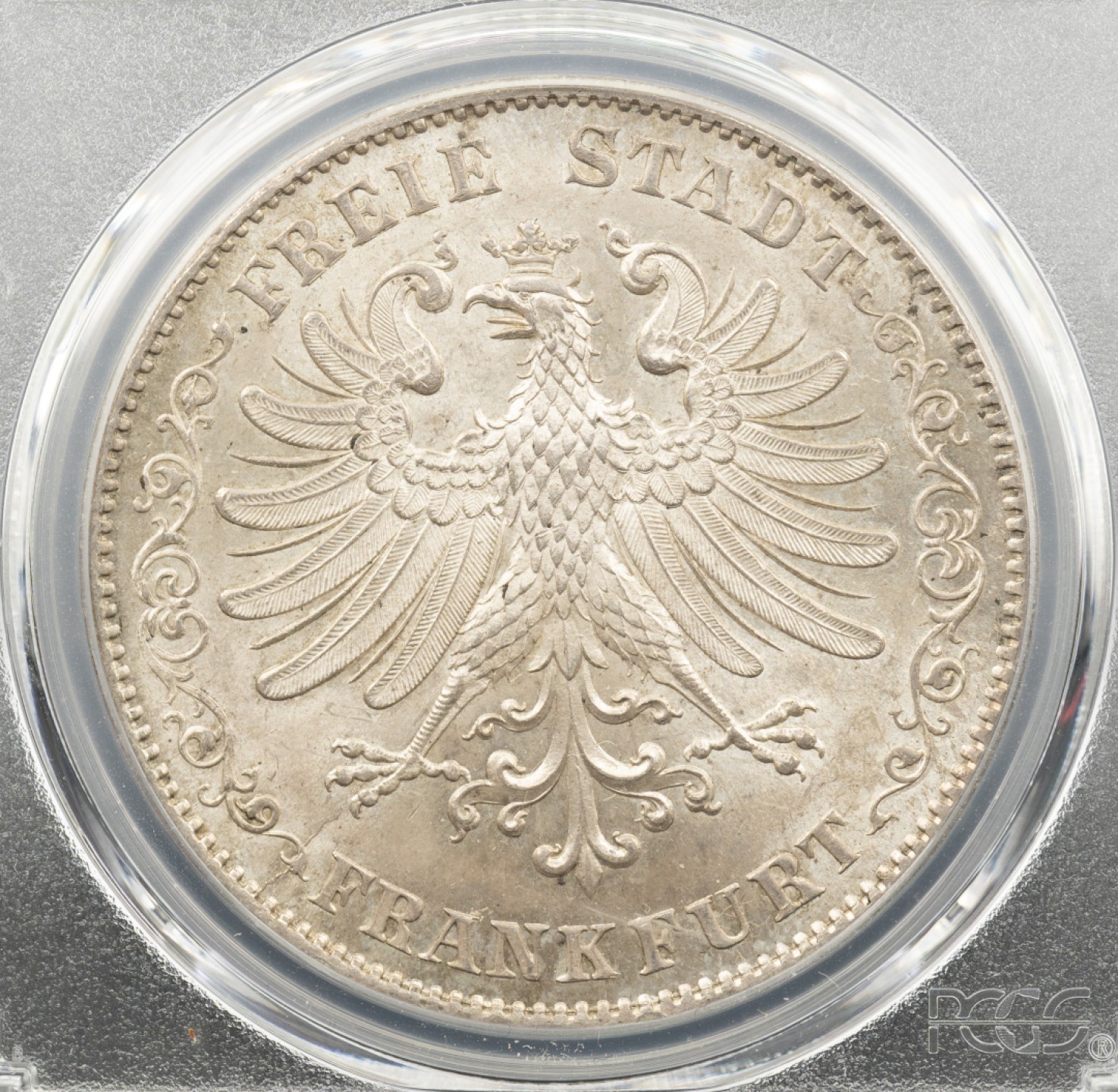 万国钱币拍卖第005期 1846德国法兰克福鹰徽2泰勒，发行量较少的一个年份，车轮粉光，冠军分，挑不出毛病的一枚。