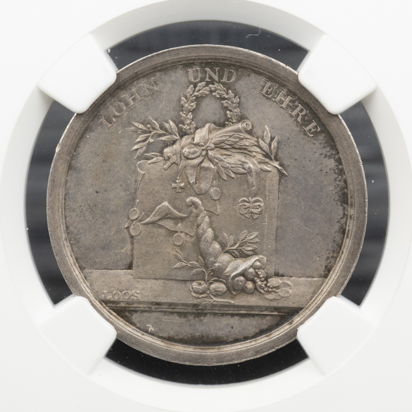 万国钱币拍卖第005期 德国1800年LOOS名家设计奖励与荣誉纪念银章，具有勤奋属性的柱子和带有月桂和聚宝盆，30MM