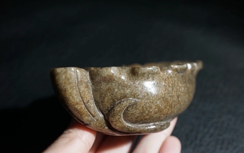 ｜冷门出品｜精选专拍·第贰拾场· 明清工老和田玉荷叶水盂摆件｜尺寸12.66*5.3*3.5cm