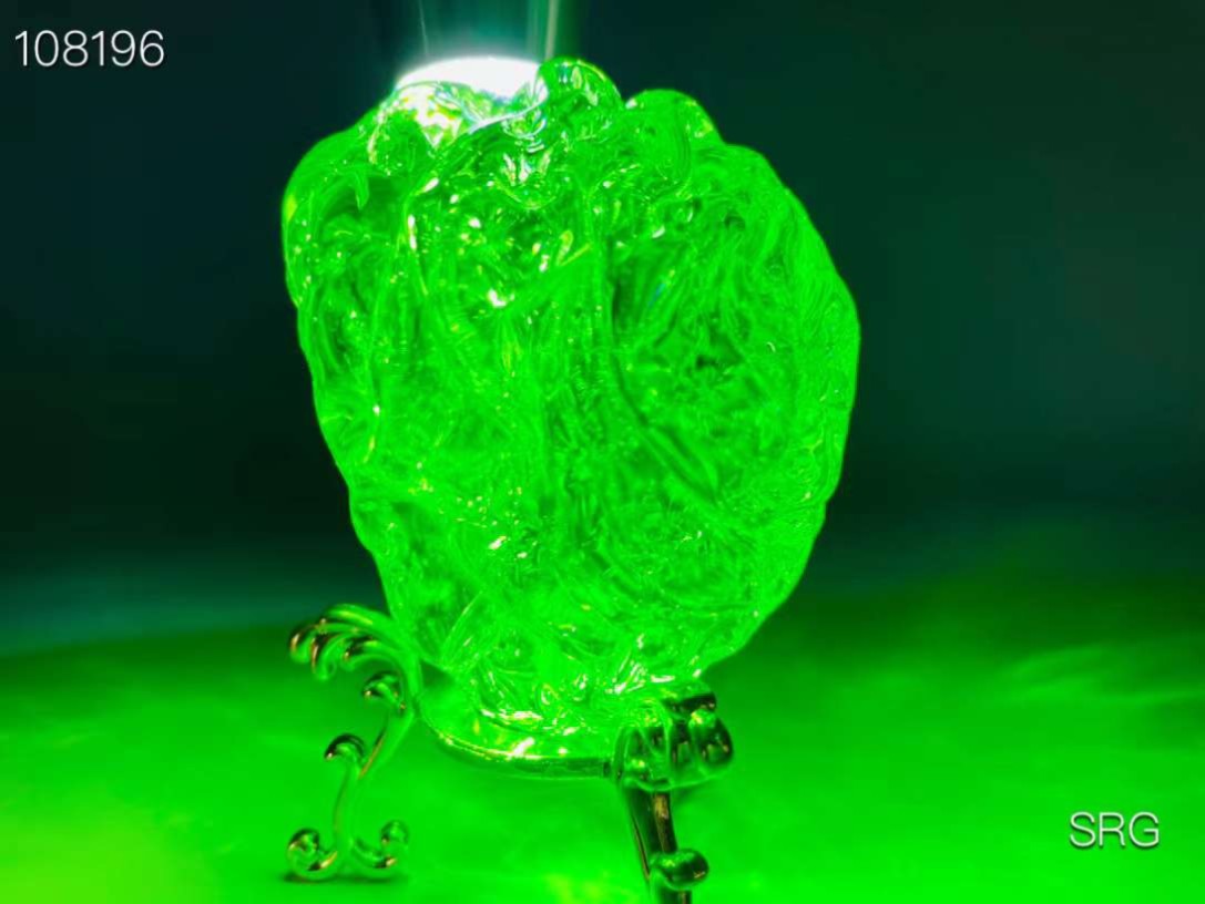 玻璃陨石，沙漠彩陨石，打灯通透漂亮，重252g，重260g