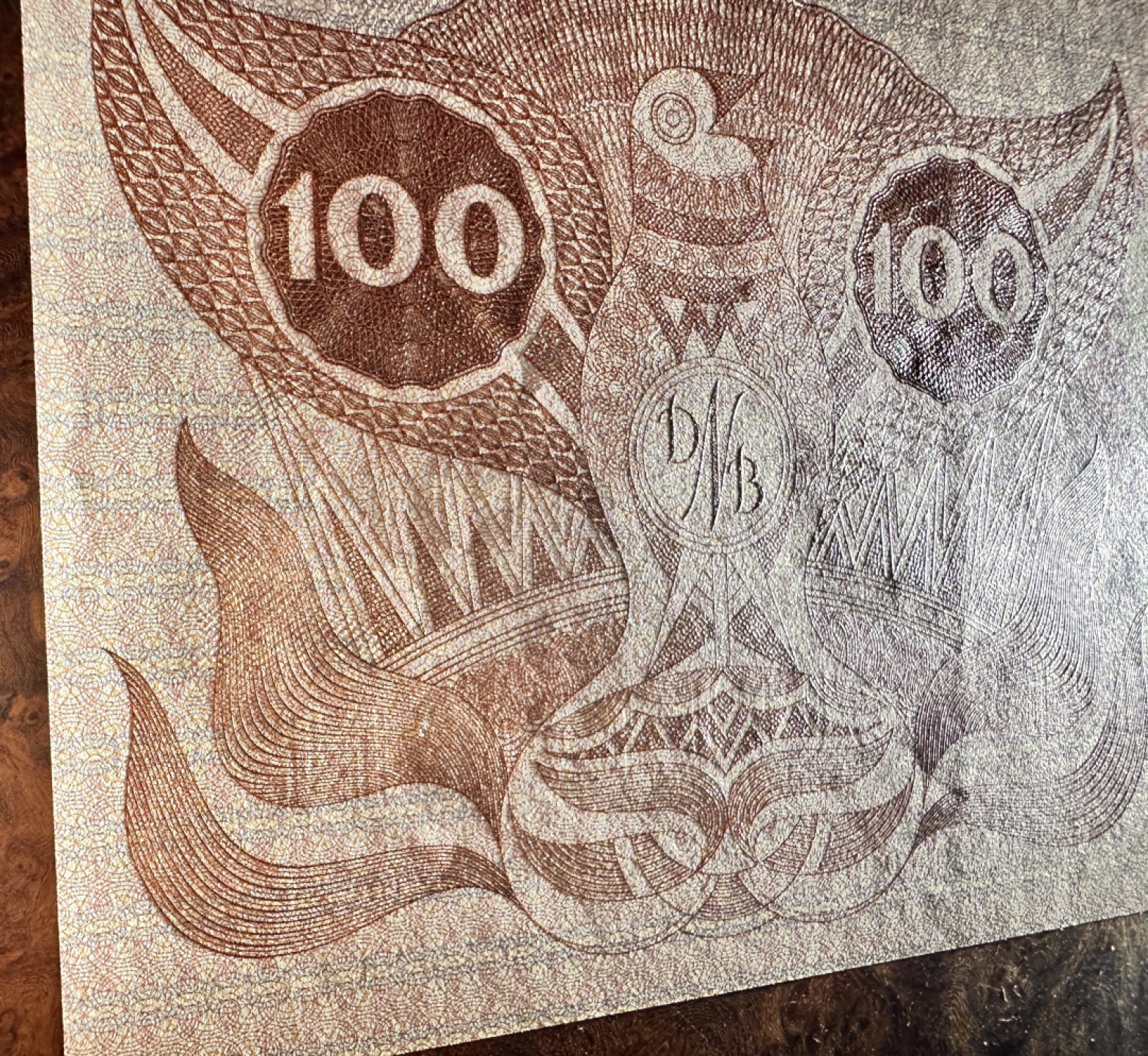 Chase Auction 第20期 - - 外钞、民国钞和人民币混合场！ 荷兰100盾，哲学家伊拉斯谟，品相如图，UNC-，疑似不明显中折！