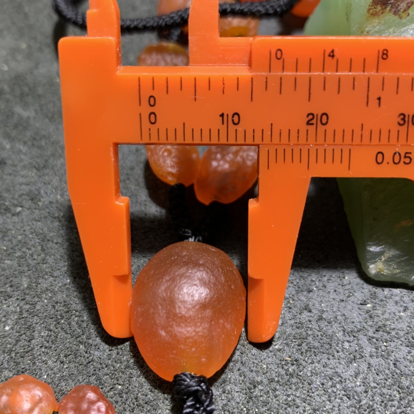 精美天然戈壁阿拉善麻皮樱桃红项链一条 ，