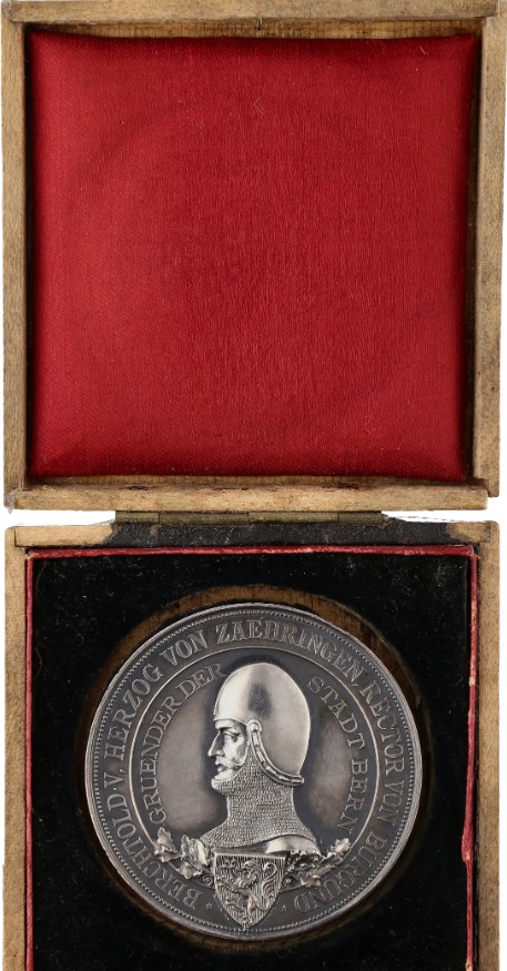 万国钱币拍卖第005期 1891年瑞士伯尔尼建城700周年纪念银章，原制木盒取出，分数开玩笑