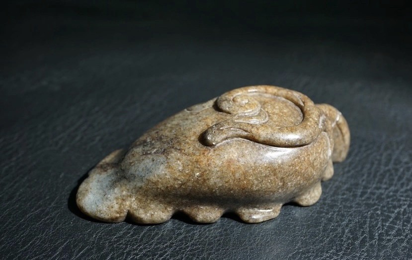 ｜冷门出品｜精选专拍·第贰拾场· 明清工老和田玉荷叶水盂摆件｜尺寸12.66*5.3*3.5cm