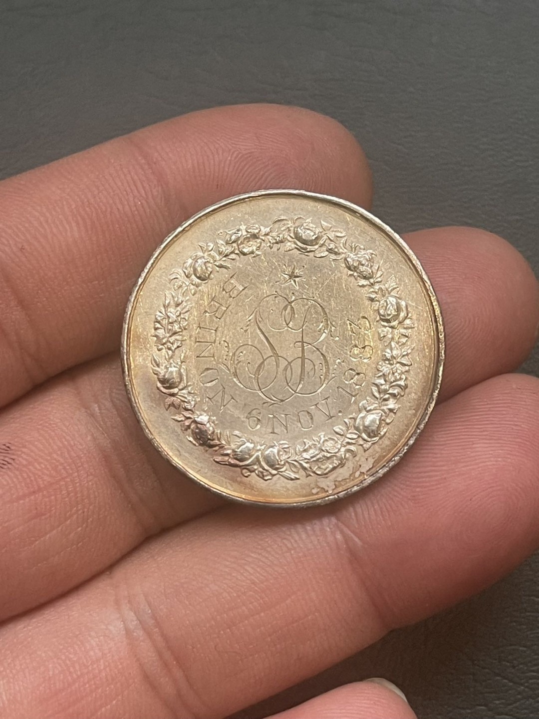 第八场，欧洲艺术章牌代币拍卖（实时专场，机器自动拍卖，请提前出好价格） 法国结婚纪念银章（边有伤）