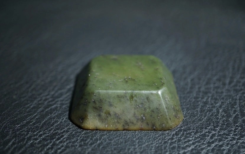 ｜冷门出品｜精选专拍·第贰拾场· 苏工老和田玉碧玉玉碟笔舔文房摆件