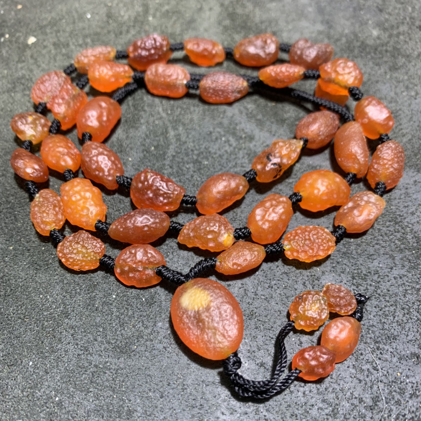 精美天然戈壁阿拉善麻皮樱桃红项链一条 ，