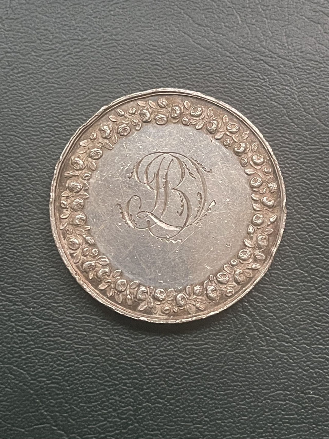 第八场，欧洲艺术章牌代币拍卖（实时专场，机器自动拍卖，请提前出好价格） 法国结婚较大规格银章（边有伤）