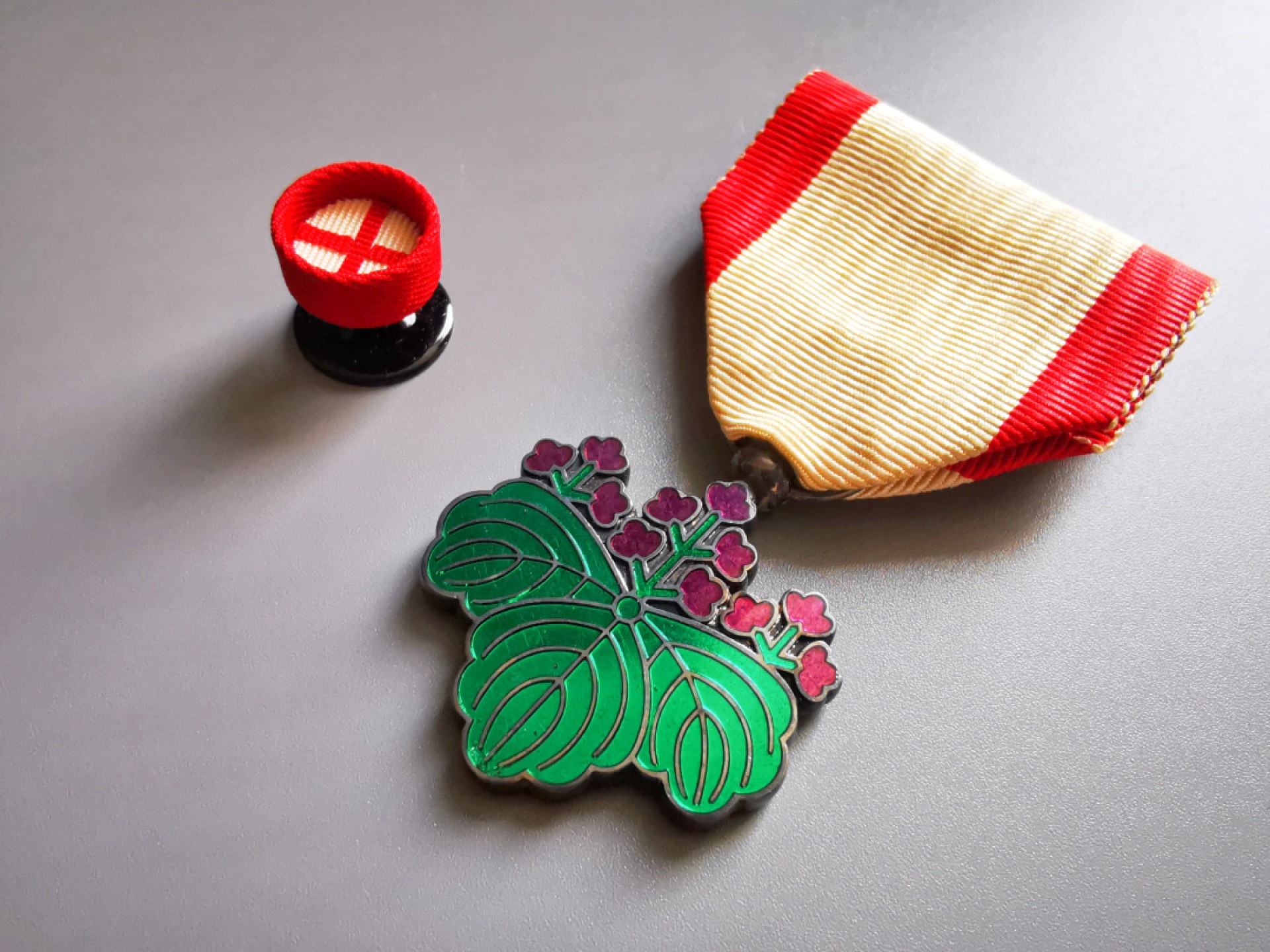 《崇甫堂》一勋章杂件专场VI 日本-勋七等青色桐叶章（带水印奖状）