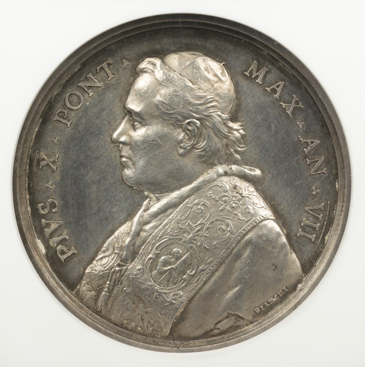 万国钱币拍卖第005期 1910教皇国皮尤斯十世艺术博物馆大银章，加厚盒。