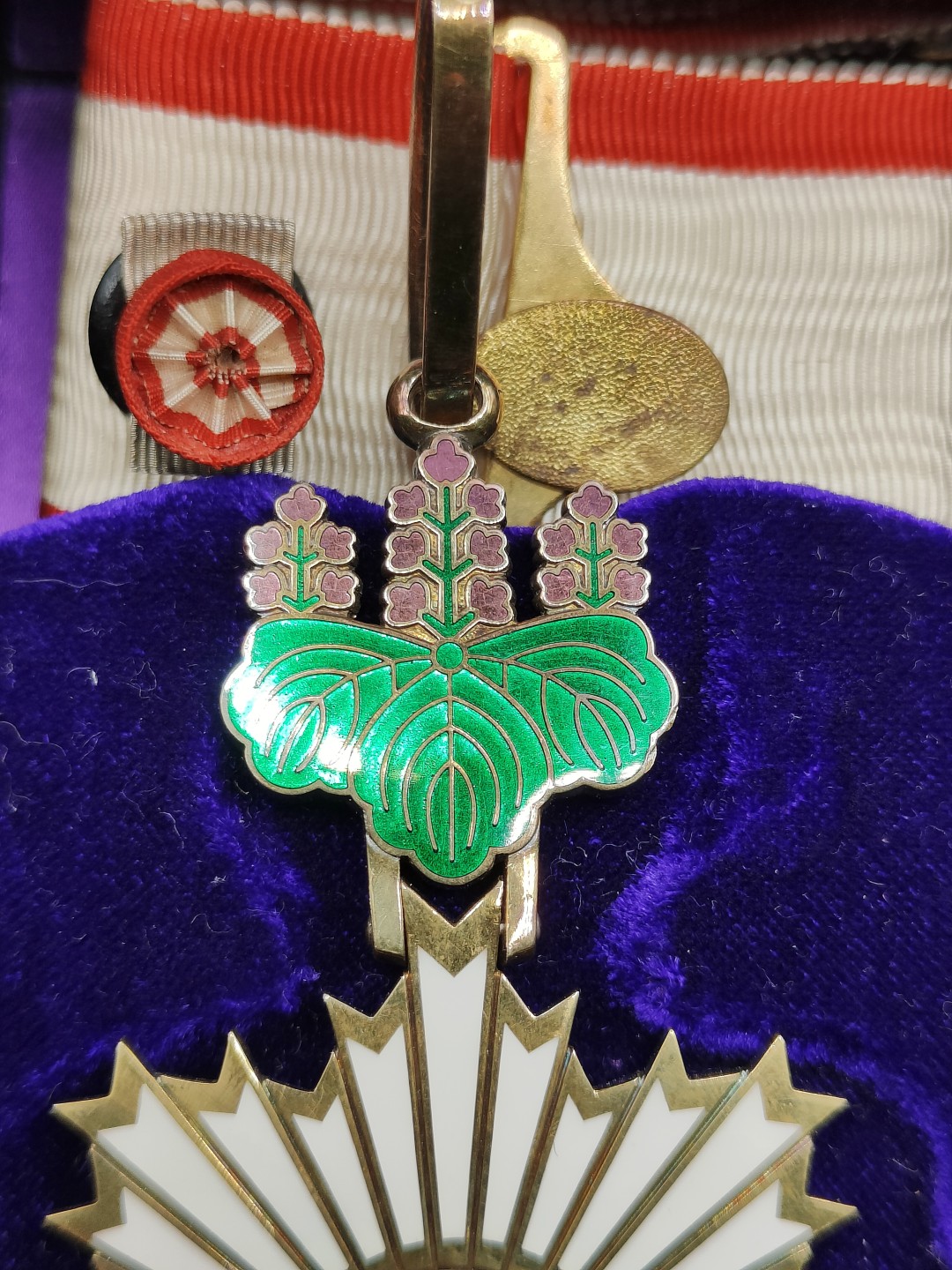 全场0元起拍 第42期 咸鱼国勋章拍卖专场 3月29日（周三）下午6：00开始 美品 日本二战时期三等旭日章 银制带盒略