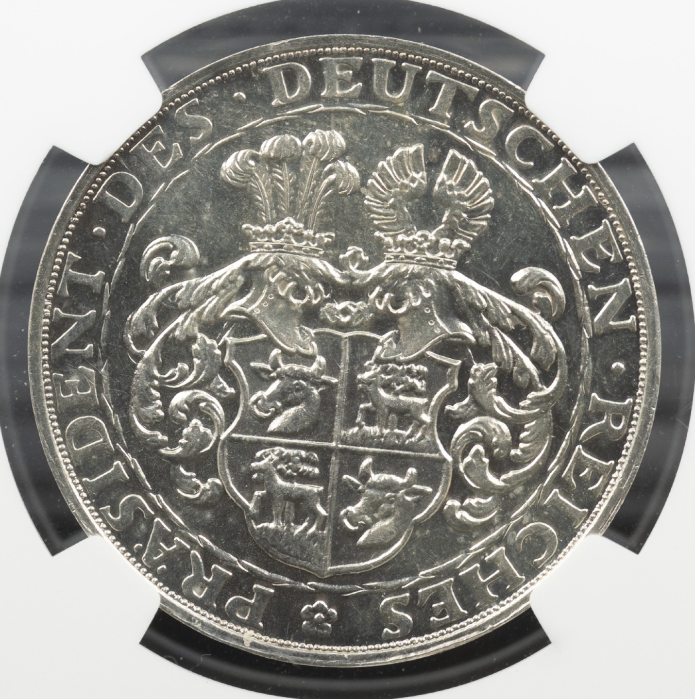 万国钱币拍卖第005期 1928年德国魏玛共和国伯恩哈特设计经典兴登堡总统左脸像精致5马克币章，精制很少