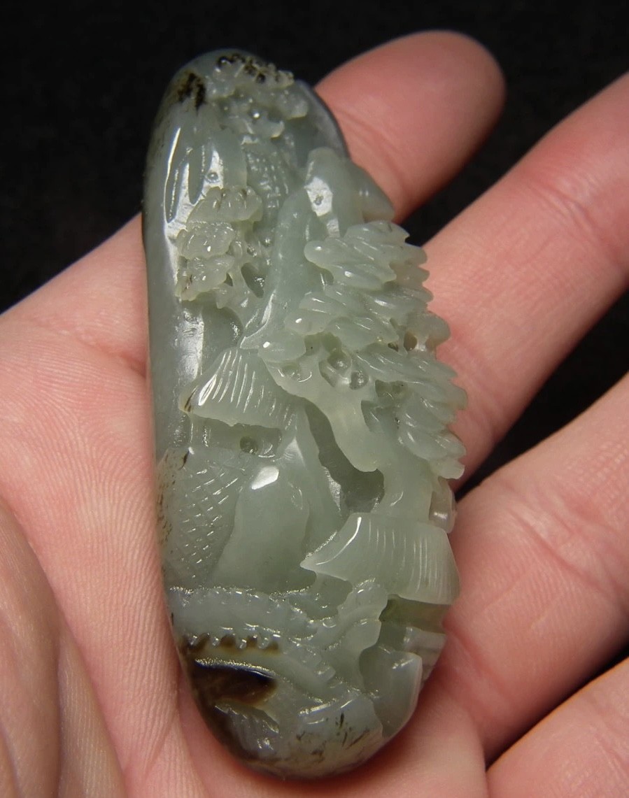 ｜冷门出品｜精选专拍·第贰拾场· 和田青白玉籽料黑皮沁高浮雕山水庭院随形大把件