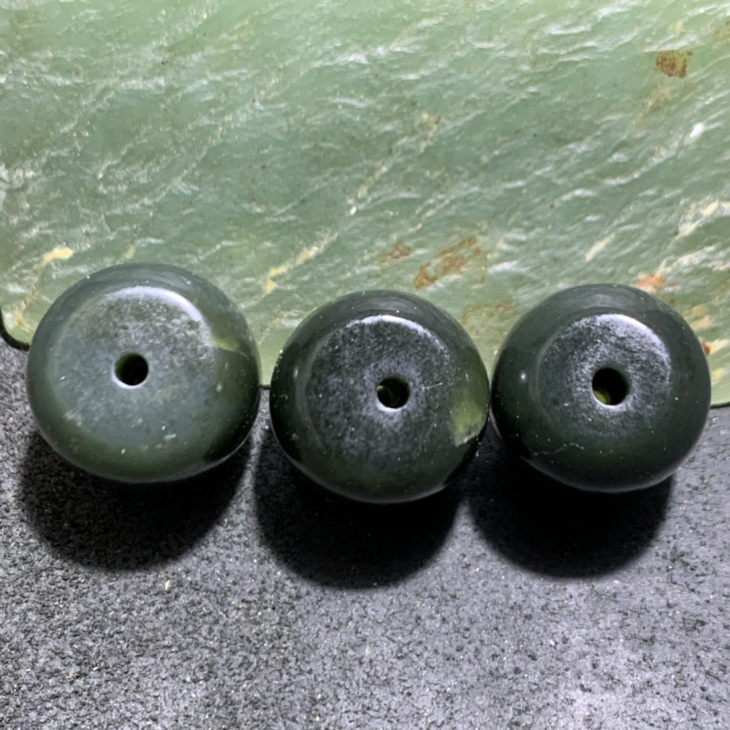 新疆和田青玉通货桶珠三颗