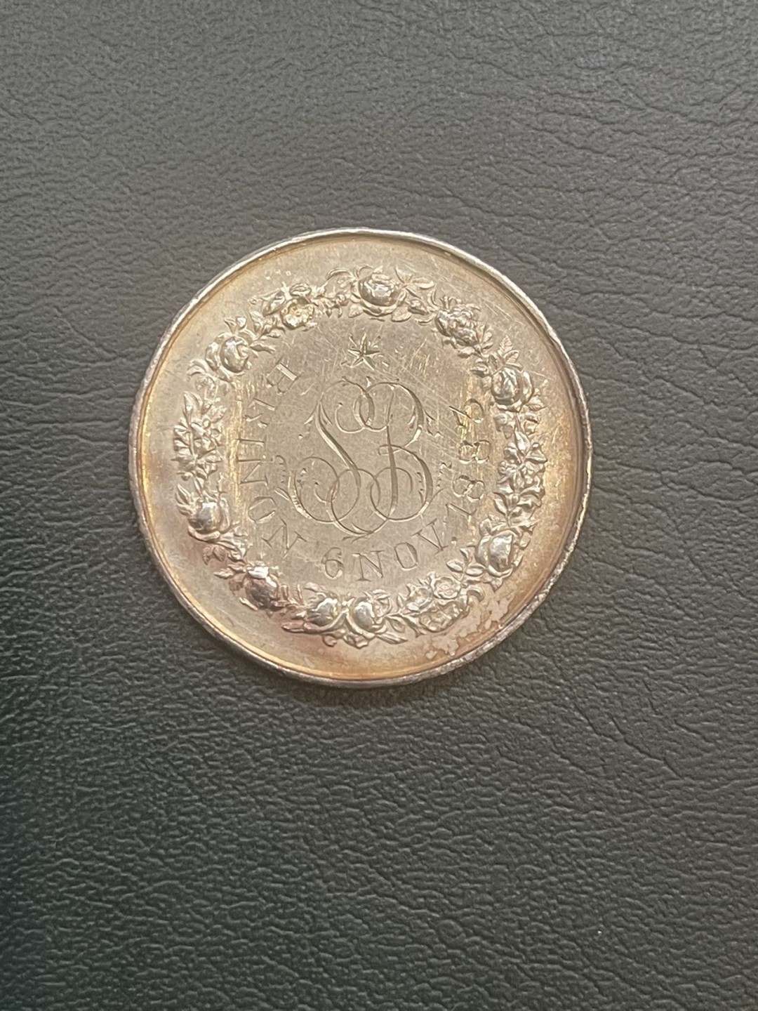 第八场，欧洲艺术章牌代币拍卖（实时专场，机器自动拍卖，请提前出好价格） 法国结婚纪念银章（边有伤）