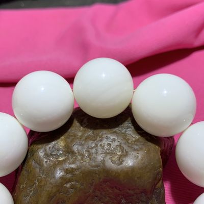 深海奶白贝化玉单圈手串一条， 深海奶白贝化玉单圈手串一条，