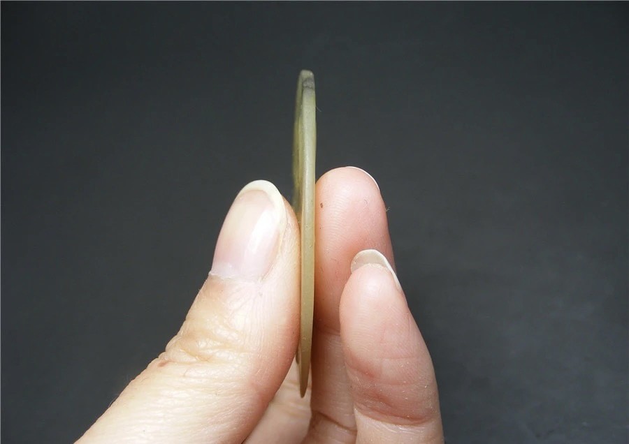 ｜冷门出品｜精选专拍·第贰拾场· 和田青白玉带沁厚实双面工浮雕灵芝纹圆形大镶嵌