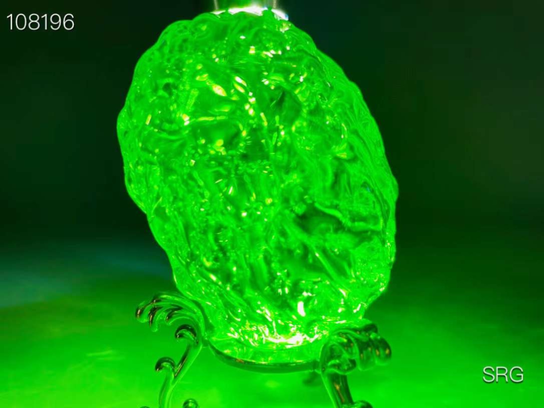 玻璃陨石，沙漠彩陨石，打灯通透漂亮，重252g，重260g