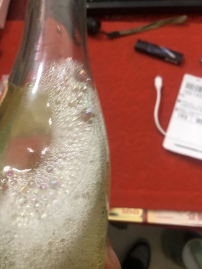 缤纷诚信拍633期 酒满花好，53度红高粱老酒一瓶，年代久远，外观如图。