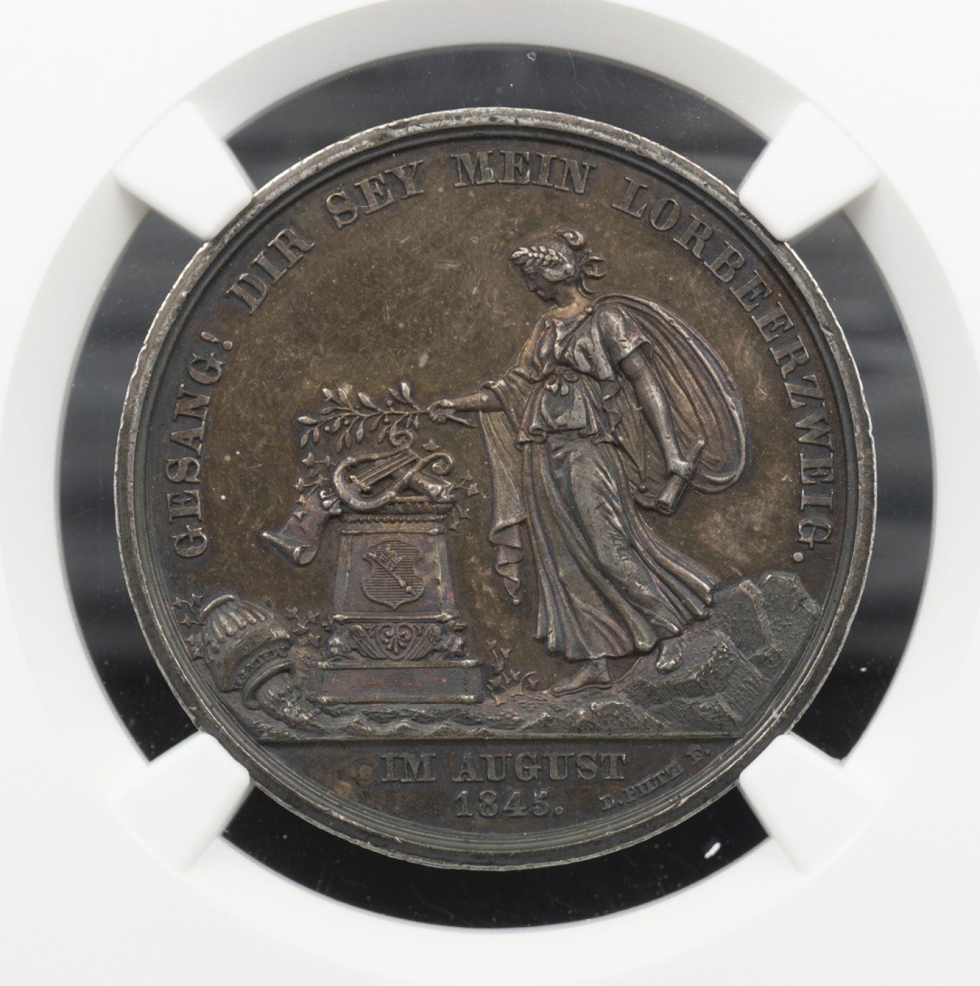 万国钱币拍卖第005期 德国1845年维尔茨堡歌唱节皮尔茨颁发的银章，31MM