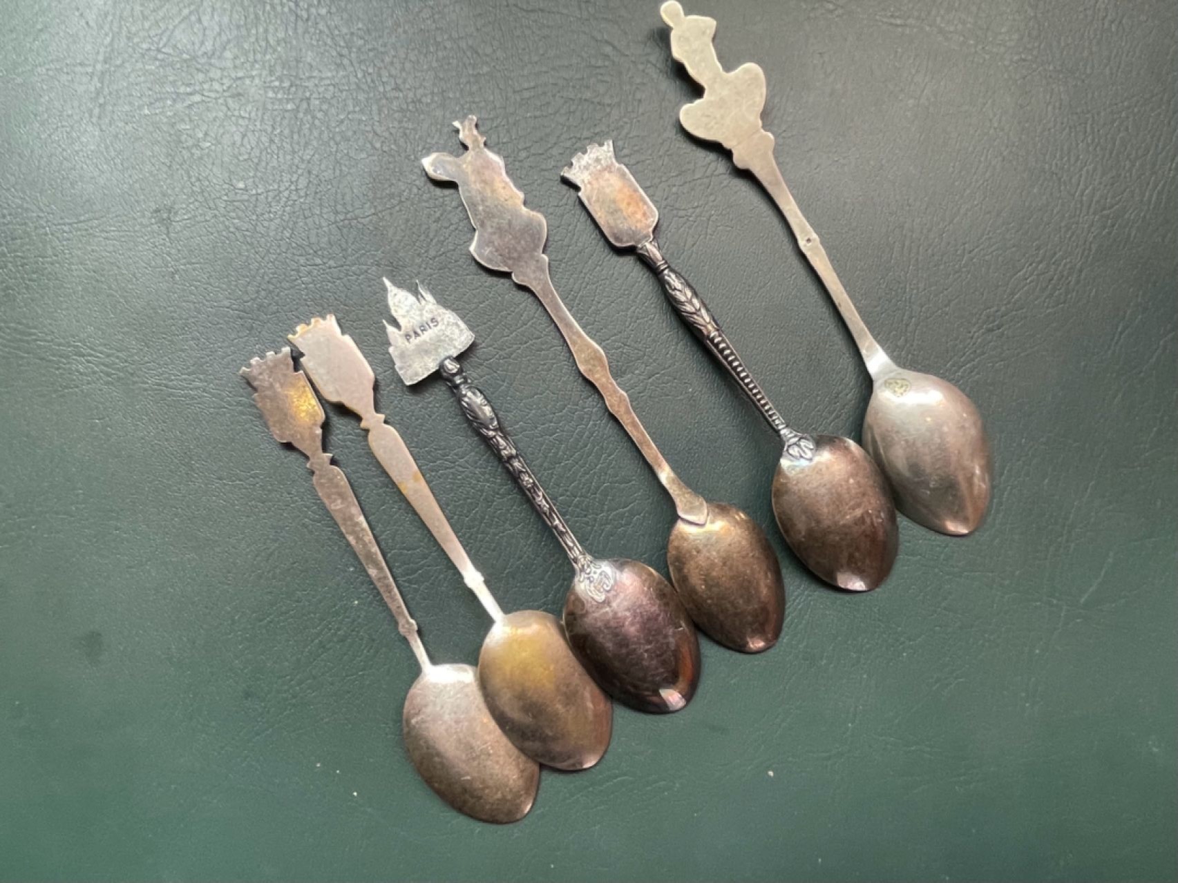 第八场，欧洲艺术章牌代币拍卖（实时专场，机器自动拍卖，请提前出好价格） 六枚欧洲银色小勺子，具体材质不明，按镀银勺子
