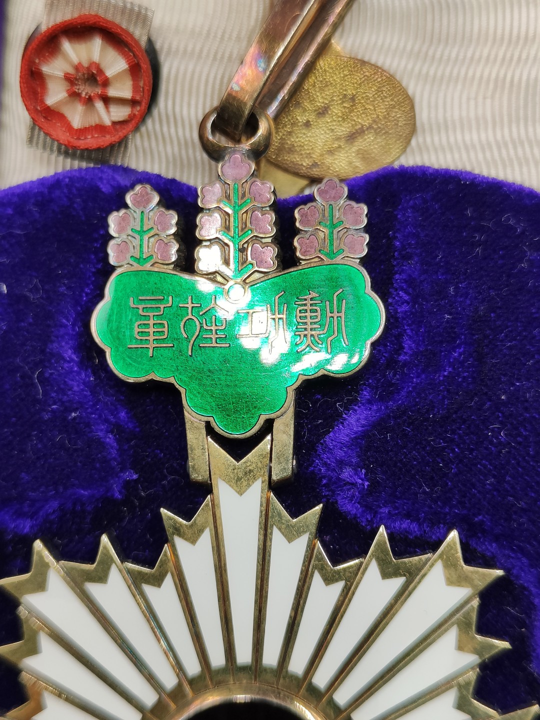 全场0元起拍 第42期 咸鱼国勋章拍卖专场 3月29日（周三）下午6：00开始 美品 日本二战时期三等旭日章 银制带盒略